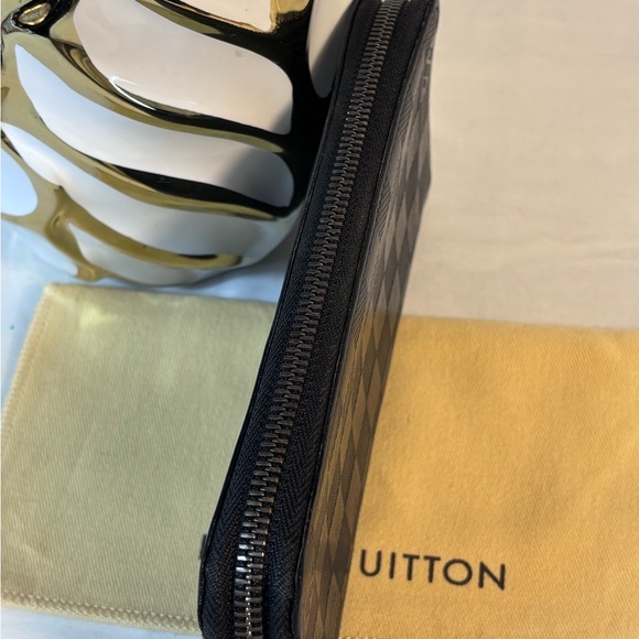 Louis Vuitton Damier Infini Wallet - Picture 16 of 16